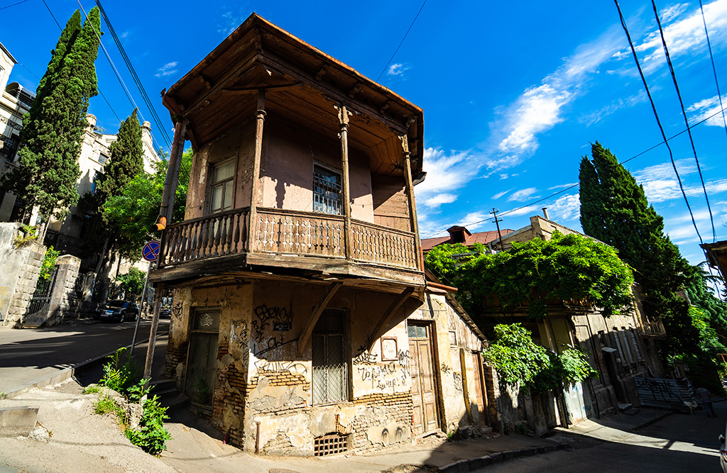 ge-old-tbilisi-architecture.jpg