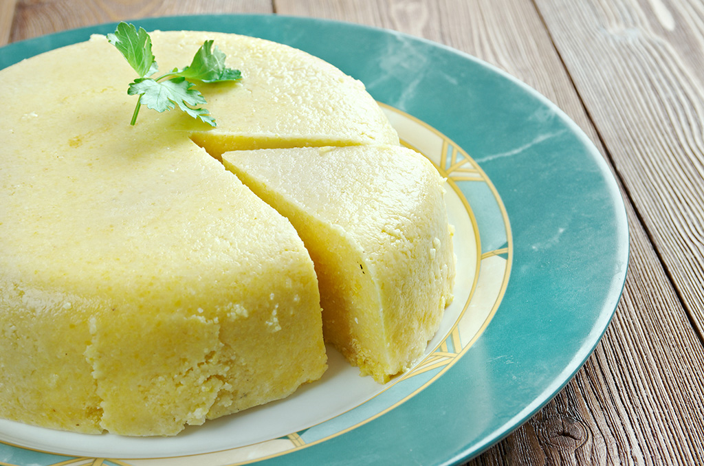 ro-mamaliga-porridge-made-out-yellow-maize-flour-traditional-romania-moldova-western-ukraine.jpg